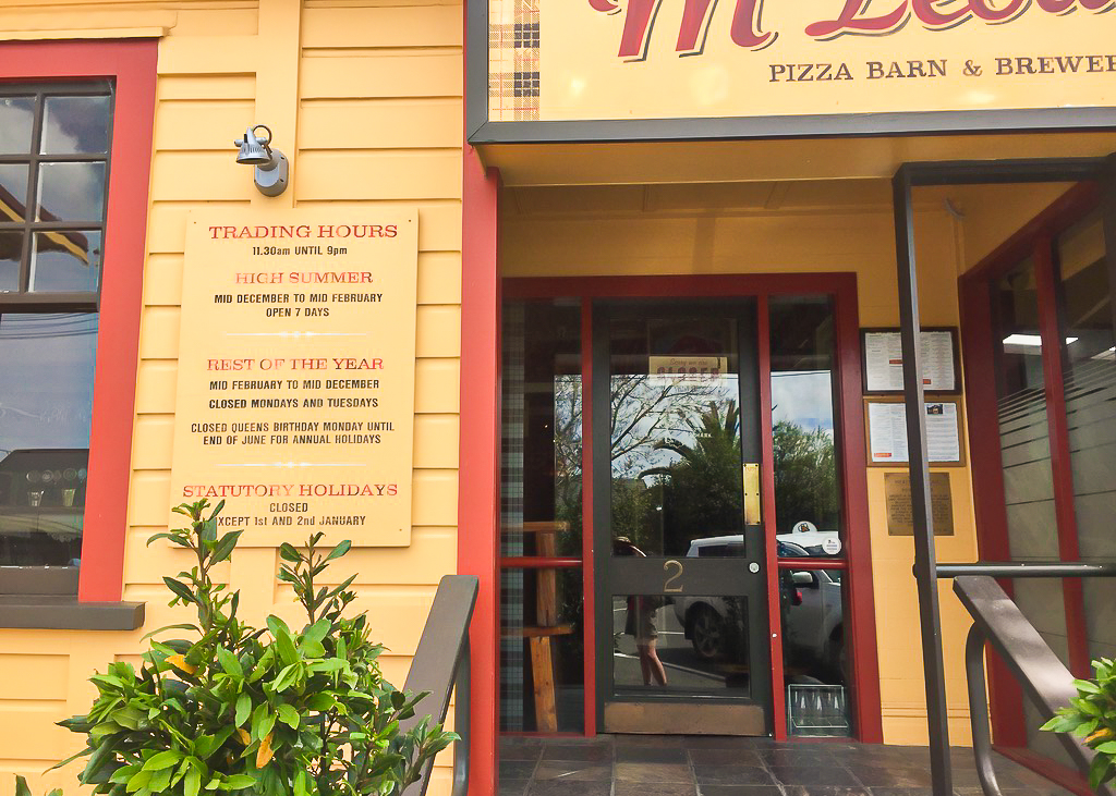 Pizza Barn Waipu Closed Sign - Te Araroa