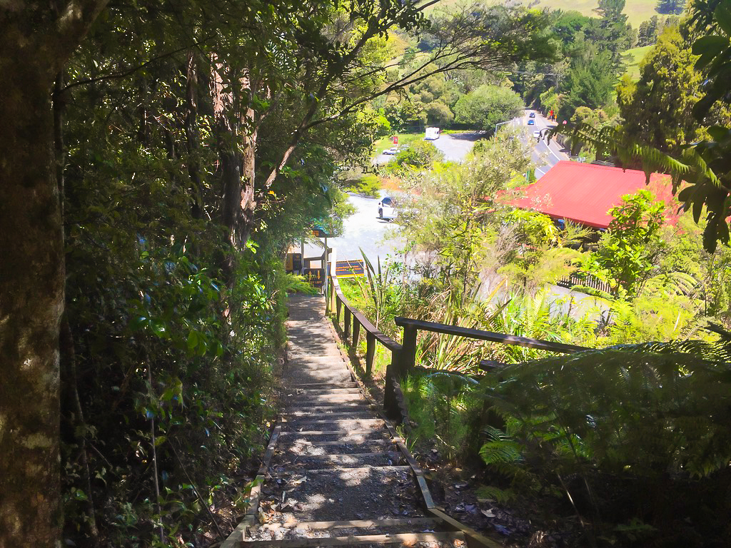 Approaching Dome Cafe - Te Araroa