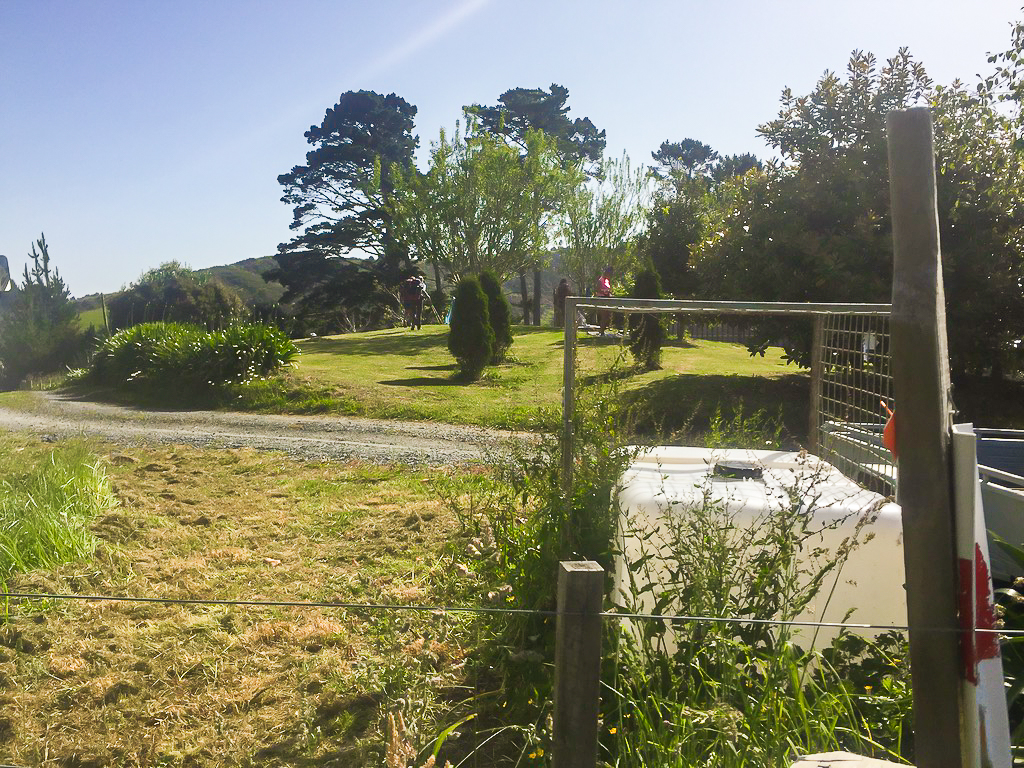 The Stile to Nanekoti Farmstay - Te Araroa