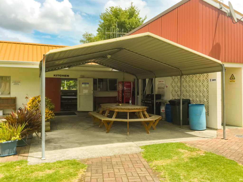 Huntly Campground Outdoor Seating Area - Te Araroa Trail Blog