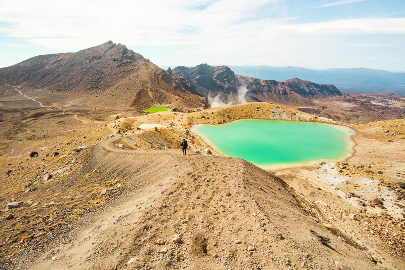 emerald lakes on tongariro alpine crossing